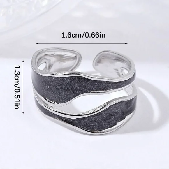 Silver and Black Wave Ring - Picture 3 of 4